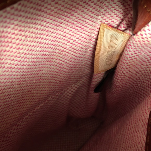 Dooney and Bourke Leather Crossbody with
removable/adjustable strap - Picture 9 of 11